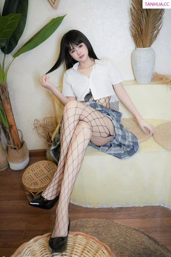   [XiuRen]高清写真图 2025.04.07 No.10118 姚若兮vay 黑色网袜第3张图片